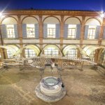 Lo scheletro di una balenottera spiaggiata a Piombino (LI) nel 1974 rimontata nella corte dell'Accademia - Foto M. Llorca